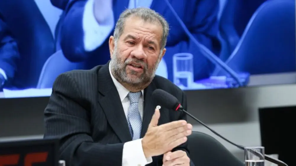 Ministro Carlos Lupi fala sobre juros do consignado. Foto: Lula Marques/Agência Brasil